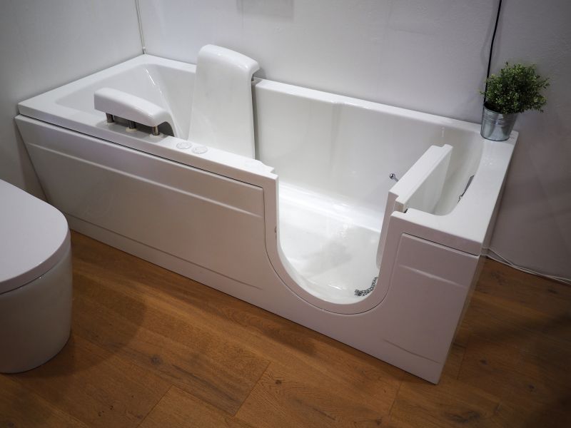 Compact Japanese Tub